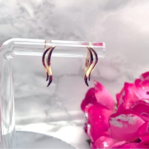585 Rose Gold Plated Leaf Earring - Picture 4 of 9